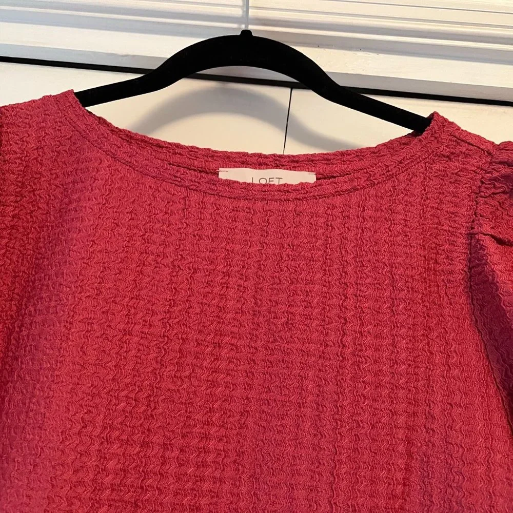 NWOT! Loft Berry/Light Red Puff Sleeve Blouse - Medium - Picture 3 of 3